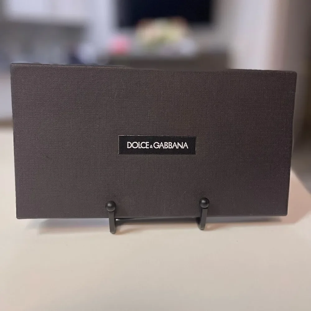 DOLCE & GABBANA Black Dauphine Zip Around Wallet. Calf Skin. Full inclusion.